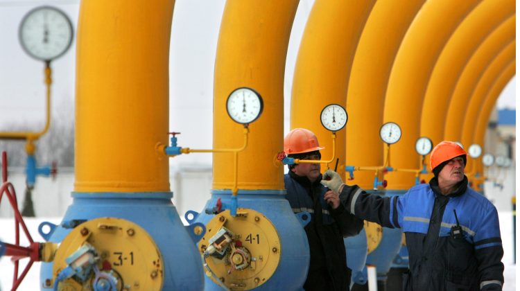 Insistenţa lui Putin ca UE să plătească gazul în Ruble riscă să declanşeze un embargo de facto asupra gazului rusesc