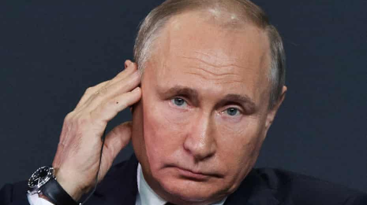 Vladimir Putin de teamă să nu fie otrăvit i-a dat afară pe toți