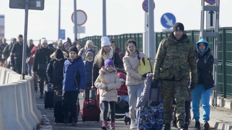 Numărul celor care intră în Ucraina îl depășește pe cel al ucrainenilor care părăsesc țara