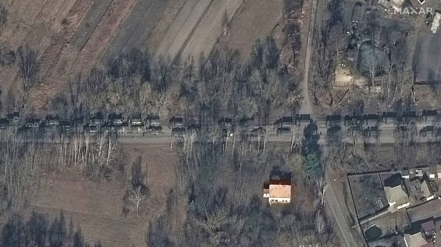 (FOTO) Imagini din satelit: Convoi militar rus cu o lungime de 64 km, depistat în apropiere de Kiev