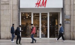 H&M suspendă temporar toate vânzările în Rusia
