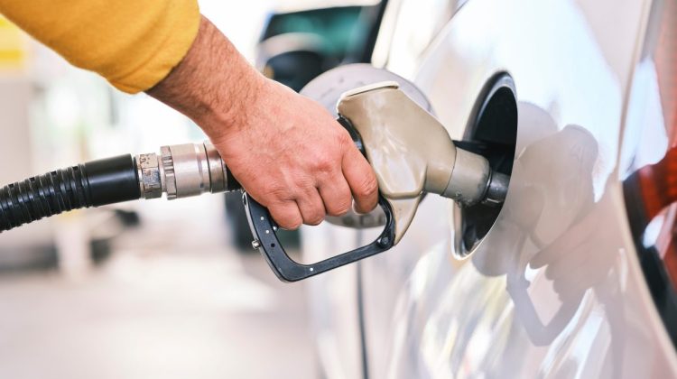 Motorina și benzina își continuă tendința de scumpire. Prețurile afișate de ANRE pentru ziua de joi