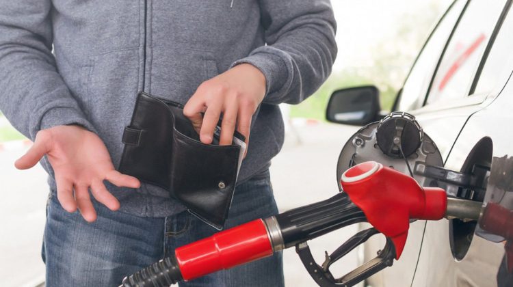 Șoferii rămân cu buzunarele goale: Motorina a ajuns să coste 21,51 lei. Cu cât s-a scumpit benzina