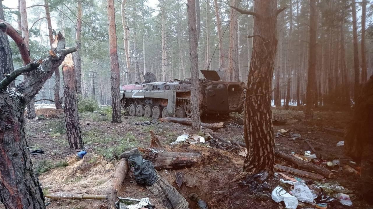 Tancurile rusești – una cu pământul! SUA trimit Ucrainei 100 de drone kamikaze