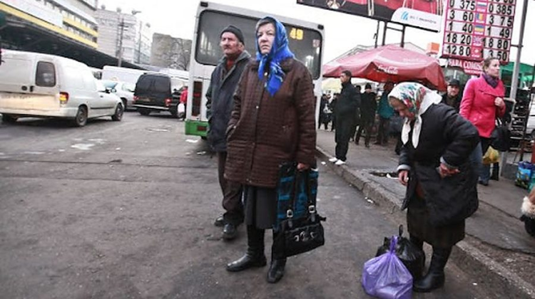 Săracii moldoveni sunt cei mai săraci dintre săracii Europei! Deputații vor să reducă fenomenul pe hârtie