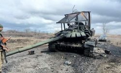 De ce a pierdut Rusia sute de tancuri și de blindate în Ucraina. Experți militari: „Sicrie mobile”