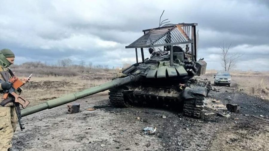 De ce a pierdut Rusia sute de tancuri și de blindate în Ucraina. Experți militari: „Sicrie mobile”
