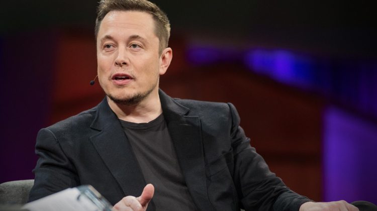 Elon Musk nu se poate opri din muncit. Miliardarul spune că lucrează de dimineaţa până seara, şapte zile pe săptămână