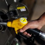 Benzina mai adaugă 2 bani la preț, motorina rămâne neschimbată: Noile prețuri la pompă pentru 12 august