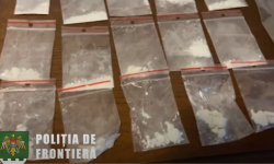(VIDEO) O grupare infracțională care comercializa droguri a fost destructurată. Narcotice de milioane de lei