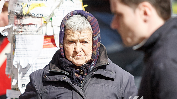 Situație revoltătoare! Pensionarii moldoveni, condamnați la sărăcie. Au printre cele mici pensii din lume