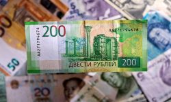 Rubla rusească se depreciază din nou. Câștigurile înregistrate săptămâna trecută s-au dus pe apa sâmbetei