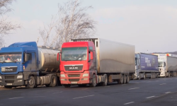 (VIDEO) Exporturile RM, stopate zile întregi în Vamă: Transportatorii așteaptă 48 h pentru a traversa frontiera română