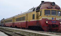Nu e glumă… doar bătaie de joc! Trenurile Moldovei, mai lente ca trotineta electrică