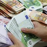 40 de milioane de euro zac uitate prin casele moldovenilor! Banii de care nimeni nu-și mai amintește