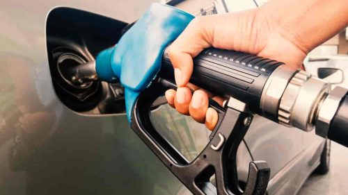 Un nou val de scumpiri la carburanți: motorina sare cu 39 de bani, benzina cu 25 de bani