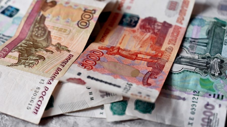 Banca centrală a Rusiei a dat drumul la tiparniță – 260 miliarde de ruble pentru buget