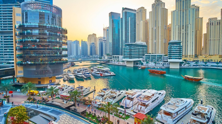Dubaiul vrea să atragă turiștii bețivi! A eliminat taxa de 30% pe alcool