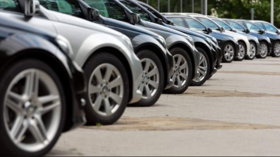 Vânzările de automobile noi au scăzut drastic în Rusia