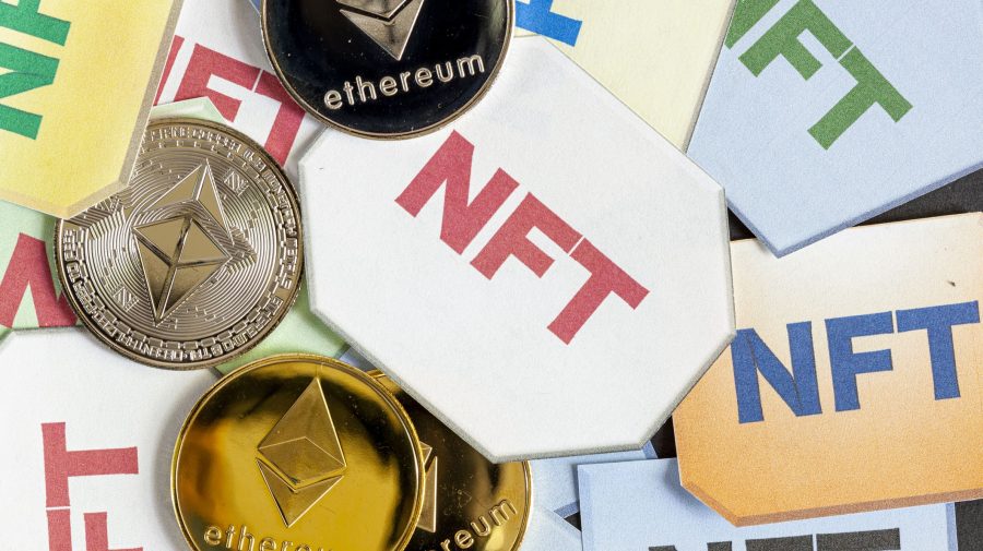 Ce spune unul dintre cei mai bogați oameni din lume despre NFT și crypto:  Sunt investițiile proștilor