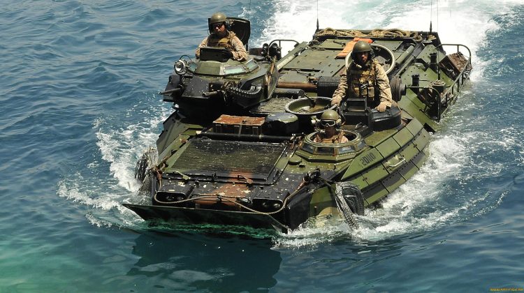 Vladimir Putin începe jocuri de război terifiante cu soldați amfibii care trag sub apă