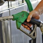 Carburanții se ieftinesc ușor: benzina scade cu 19 bani, iar motorina cu 16 bani