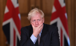 Boris Johnson apasă „butonul” Brexit pentru a-și salva popularitatea