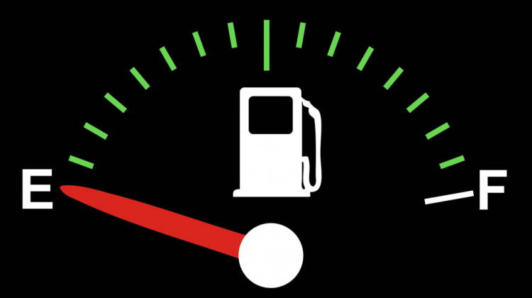 Noi scumpiri în fiecare zi! Cât vor scoate șoferii din buzunar pentru un litru de benzină sau motorină în weekend