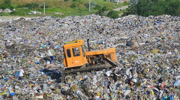 Munți de gunoaie împut Moldova! BERD acordă 600 mii de euro pentru deșeurile solide