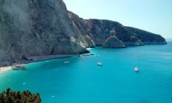 (FOTO) Cât te costă o vacanță pe una dintre cele mai frumoase insule din Grecia?