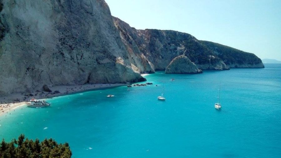 (FOTO) Cât te costă o vacanță pe una dintre cele mai frumoase insule din Grecia?