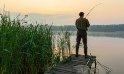 (VIDEO) Pescarii profesioniști și amatori au luat cu asalt lacurile și râurile din țară. Din 15 iunie a început sezonul