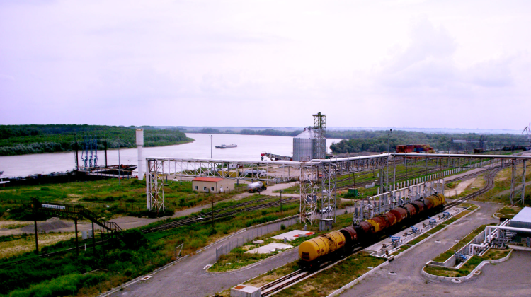 Moldova, hub petrolier! Prin portul Giurgiulești vor fi importate produse petroliere pentru necesitățile țării