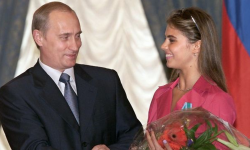 SUA au impus în cele din urmă sancțiuni împotriva presupusei amante a lui Vladimir Putin, Alina Kabaeva