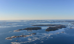 Ce poate fi? O substanţă necunoscută pluteşte în Marea Baltică între Finlanda şi Suedia