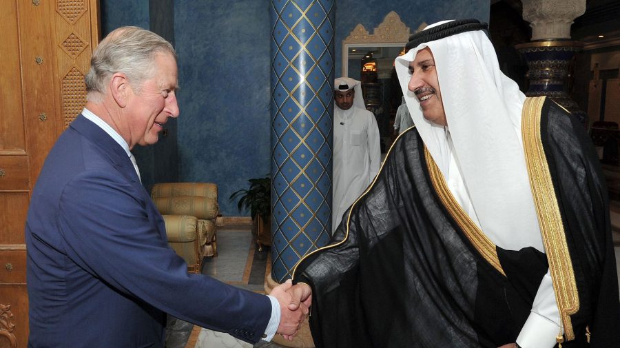 Prințul Charles a primit o valiză cu 1 milion de euro de la un șeic din Qatar
