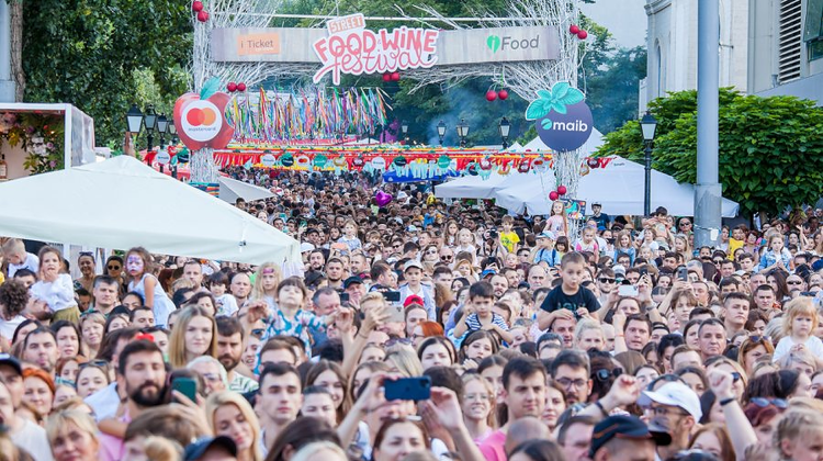 Peste 80 de mii de vizitatori au petrecut la Street Food and Wine Festival, desfășurat la Chișinău