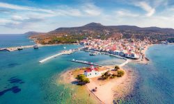 Insula din Grecia despre care moldovenii nu au auzit! Un colț de rai care îți taie răsuflarea