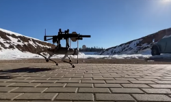 VIDEO Rusia trece la războiul viitorului: Câinii electronici care trag cu pistolul mitralieră AK 47