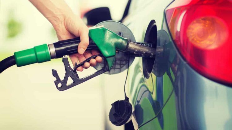 Record de scădere a prețurilor la carburanți: Benzină sub 23 de lei/litru și motorină sub 21 de lei/litru