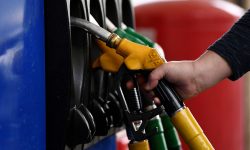 Cât vor costa carburanții în weekend? Benzina și motorina se ieftinesc