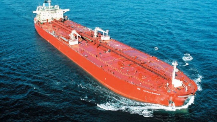 Giganţii europeni din transportul maritim ţin exporturile ruseşti de combustibili fosili pe linia de plutire