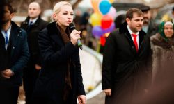 Banii trebuie răsplătiți! Nantoi: Buchete de flori și săruturi voluptoase de la Marinocika pentru tancurile lui Putin