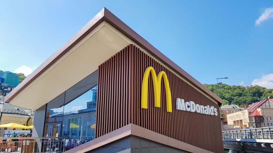 McDonald’s intenționează să redeschidă restaurantele din Kiev și vestul Ucrainei