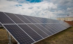 După aproape 1 900 de centrale solare, ANRE strânge șurubul: reguli mai dure de securitate