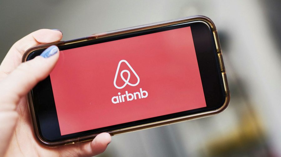 Călătoriile devin din nou populare! Rezervările Airbnb au atins un nivel record