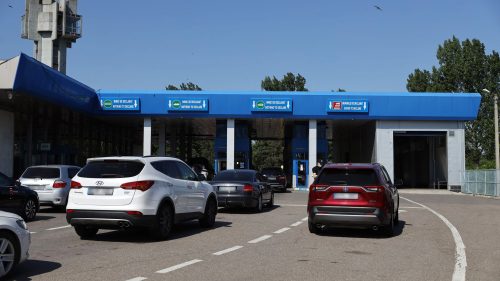 Adio sancțiuni absurde! Mașinile cu numere străine pot fi scoase din țară de oricine
