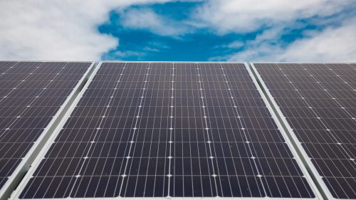 Cum ajungi să produci energie de 150 mii de lei și să datorezi 720 mii? Scandalul care zguduie piața electricității
