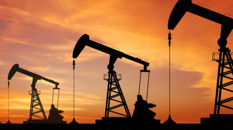 Prețul petrolului a scăzut cu peste 1%