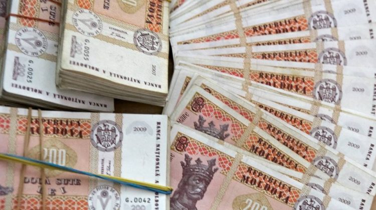 Inflația a mâncat majorările de salarii! Moldovenii au fost remunerați cu doar 50 de lei mai mult